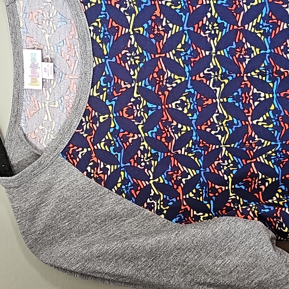 LulaRoe - Randy style, size M Top - Picture 4 of 5